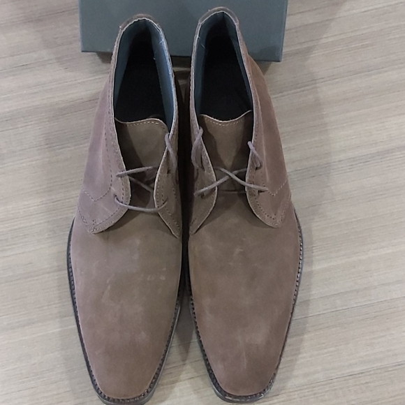 Hugo Boss Suede Chukka Boot. - Picture 3 of 4